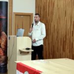 Członkowie świętokrzyskiego oddziału PTTK wspominali w niedzielę 40-tą rocznicę pierwszego wejścia na himalajski szczyt Kangbachen / Stanisław Blinstrub / Radio Kielce