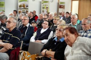 Członkowie świętokrzyskiego oddziału PTTK wspominali w niedzielę 40-tą rocznicę pierwszego wejścia na himalajski szczyt Kangbachen / Stanisław Blinstrub / Radio Kielce