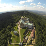 Montaż kopuły wieży klasztoru na Świętym Krzyżu. / Wojciech Habdas / Radio Kielce