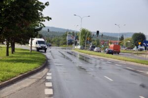 Awaria magistrali wodociągowej na skrzyżowaniu ulic Krakowskiej i Jagiellońskiej / Kamil Król / Radio Kielce