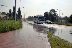 Awaria magistrali wodociągowej na skrzyżowaniu ulic Krakowskiej i Jagiellońskiej / Kamil Król / Radio Kielce