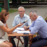 W piątek 18 lipca nasza radiowa ekipa odwiedziła Końskie. Nasz wóz satelitarny ustawił się na skwerze obok kolegiaty pw. św.Mikołaja. / Ewa Kiślak / Radio Kielce