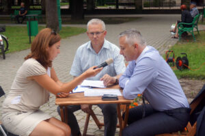 W piątek 18 lipca nasza radiowa ekipa odwiedziła Końskie. Nasz wóz satelitarny ustawił się na skwerze obok kolegiaty pw. św.Mikołaja. / Ewa Kiślak / Radio Kielce