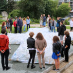 Przy siedzibie Biura Wystaw Artystycznych w Kielcach stanęło igloo, wykonane z plastikowych butelek / Kamil Król / Radio Kielce