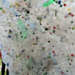 Przy siedzibie Biura Wystaw Artystycznych w Kielcach stanęło igloo, wykonane z plastikowych butelek / Kamil Król / Radio Kielce