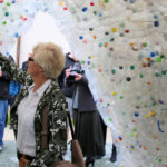 Przy siedzibie Biura Wystaw Artystycznych w Kielcach stanęło igloo, wykonane z plastikowych butelek / Kamil Król / Radio Kielce