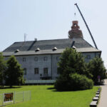 Święty Krzyż. Montaż drugiego elementu kopuły wieży klasztornej. / Wojciech Habdas / Radio Kielce