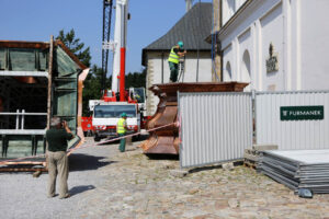 Święty Krzyż. Przygotowanie trzeciego elementu kopuły. / Wojciech Habdas / Radio Kielce