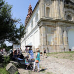 Setki osób odwiedziły w niedzielę Święty Krzyż / Wojciech Habdas / Radio Kielce