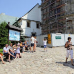 Setki osób odwiedziły w niedzielę Święty Krzyż / Wojciech Habdas / Radio Kielce