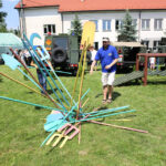 W południe w Ociesękach w gminie Raków odbyły się obchody 70 rocznicy akcji "Burza". Muzeum Zabawek i Zabawy przedstawiło swoją ofertę dla najmłodszych. / Wojciech Habdas / Radio Kielce