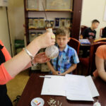 W środę zajęcia na Uniwersytecie Jana Kochanowskiego rozpoczęło 27 młodych naukowców z całego województwa. / Wojciech Habdas / Radio Kielce