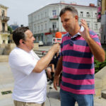 Świętokrzyskie na fali - Pl. Artystów. Jacek Kowalczyk także gra w badmintona. / Wojciech Habdas / Radio Kielce