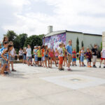 Świętokrzyskie na fali - Pl. Artystów. Odwiedziły nas dzieci z Siemachy. / Wojciech Habdas / Radio Kielce