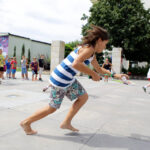 Świętokrzyskie na fali - Pl. Artystów. Odwiedziły nas dzieci z Siemachy. / Wojciech Habdas / Radio Kielce