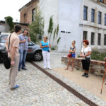 Spacer po centrum Kielc w ramach wakacyjnych audycji pod wspólnym tytułem „Świętokrzyskie na fali. 25 lat wolności”. Na antenie naszego radia / Wojciech Habdas / Radio Kielce