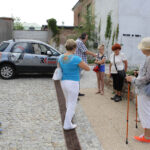 Spacer po centrum Kielc w ramach wakacyjnych audycji pod wspólnym tytułem „Świętokrzyskie na fali. 25 lat wolności”. Na antenie naszego radia / Wojciech Habdas / Radio Kielce