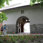 Spacer po centrum Kielc w ramach wakacyjnych audycji pod wspólnym tytułem „Świętokrzyskie na fali. 25 lat wolności”. Park Miejski / Wojciech Habdas / Radio Kielce