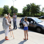 Spacer po centrum Kielc w ramach wakacyjnych audycji pod wspólnym tytułem „Świętokrzyskie na fali. 25 lat wolności”. Kadzielnia, kolejne "wejście" na żywo. / Wojciech Habdas / Radio Kielce