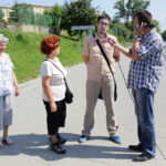 Spacer po centrum Kielc w ramach wakacyjnych audycji pod wspólnym tytułem „Świętokrzyskie na fali. 25 lat wolności”. Kadzielnia, kolejne "wejście" na żywo. / Wojciech Habdas / Radio Kielce