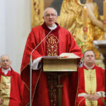 Msza Święta przed Koncertem Galowym Ogólnopolskiego Przeglądu Chórów Akademickich na Św, Krzyzu / Wojciech Habdas / Radio Kielce