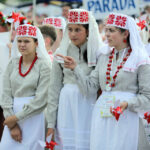Harcerze biorący udział w 41 Międzynarodowym Harcerskim Festiwalu Kultury Młodzieży Szkolnej odebrali od prezydenta Kielc klucze do bram miasta / Wojciech Habdas / Radio Kielce