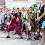 Harcerze biorący udział w 41 Międzynarodowym Harcerskim Festiwalu Kultury Młodzieży Szkolnej odebrali od prezydenta Kielc klucze do bram miasta / Wojciech Habdas / Radio Kielce