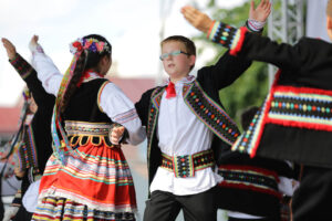 Harcerze biorący udział w 41 Międzynarodowym Harcerskim Festiwalu Kultury Młodzieży Szkolnej odebrali od prezydenta Kielc klucze do bram miasta / Wojciech Habdas / Radio Kielce