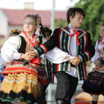 Harcerze biorący udział w 41 Międzynarodowym Harcerskim Festiwalu Kultury Młodzieży Szkolnej odebrali od prezydenta Kielc klucze do bram miasta / Wojciech Habdas / Radio Kielce