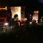 Nocą i wczesnym rankiem do klasztoru na Świętym Krzyżu przetransportowane zostały elementy powstającej tam wieży. / Wojciech Habdas / Radio Kielce