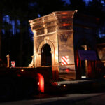 Nocą i wczesnym rankiem do klasztoru na Świętym Krzyżu przetransportowane zostały elementy powstającej tam wieży. / Wojciech Habdas / Radio Kielce