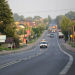 Nocą i wczesnym rankiem do klasztoru na Świętym Krzyżu przetransportowane zostały elementy powstającej tam wieży. / Wojciech Habdas / Radio Kielce