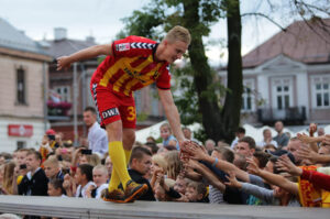 Prezentacja Korony na kieleckim Rynku. Michał Wrześniewski / Wojciech Habdas / Radio Kielce