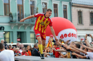 Prezentacja Korony na kieleckim Rynku. Daniel Gołębiewski / Wojciech Habdas / Radio Kielce