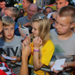 Prezentacja Korony na kieleckim Rynku. Po prezentacji fani drużyny zbierali autografy. / Wojciech Habdas / Radio Kielce