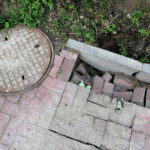 Ścieżka rowerowa i spacerowa w okolicy kieleckiego zalewu w coraz gorszym stanie / Wojciech Habdas / Radio Kielce