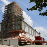 Montaż kopuły wieży klasztoru na Świętym Krzyżu. / Wojciech Habdas / Radio Kielce