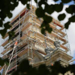 Montaż kopuły wieży klasztoru na Świętym Krzyżu. / Wojciech Habdas / Radio Kielce