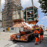 Montaż kopuły wieży klasztoru na Świętym Krzyżu. / Wojciech Habdas / Radio Kielce