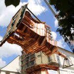 Montaż kopuły wieży klasztoru na Świętym Krzyżu. / Wojciech Habdas / Radio Kielce