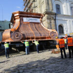 Montaż kopuły wieży klasztoru na Świętym Krzyżu. / Wojciech Habdas / Radio Kielce