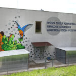 Kielce nabierają kolorów. Elewacja Szkoły Podstawowej nr 1 na Bocianku. / Piotr Michalski / Radio Kielce