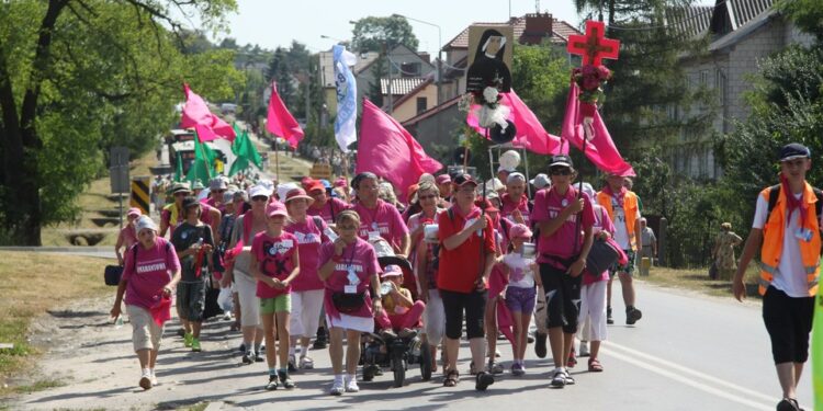 32. pielgrzymka na Jasną górę dotarła do Kielc. / Piotr Michalski / Radio Kielce