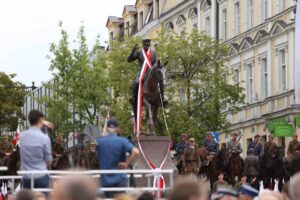 Uroczystości odsłonięcia pomnika Marszałka Józefa Piłsudskiego. / Stanisław Blinstrub / Radio Kielce
