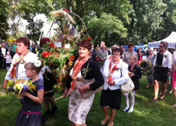 Dożynki Gminne w Słupi Jędrzejowskiej (17 sierpnia 2014) / Ewa Pociejowska - Gawęda / Radio Kielce