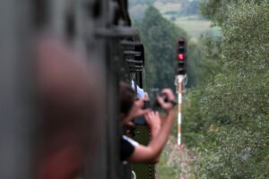 W miniony weekend w Skansenie Taboru Kolejowego w Chabówce odbyła się 10., jubileuszowa „Parowozjada”. Na tory wyjechały nie tylko napędzane parą lokomotywy, ale również zabytkowe wagony. Podczas dwudniowej imprezy można było podziwiać nie tylko parowozy, ale również wybrać się w podróż pociągiem retro. Tras było kilka, między innymi z Chabówki do Zakopanego / Robert Felczak / Radio Kielce