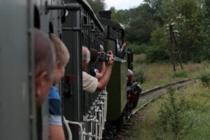 W miniony weekend w Skansenie Taboru Kolejowego w Chabówce odbyła się 10., jubileuszowa „Parowozjada”. Na tory wyjechały nie tylko napędzane parą lokomotywy, ale również zabytkowe wagony. Podczas dwudniowej imprezy można było podziwiać nie tylko parowozy, ale również wybrać się w podróż pociągiem retro. Tras było kilka, między innymi z Chabówki do Zakopanego / Robert Felczak / Radio Kielce