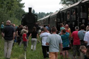 W miniony weekend w Skansenie Taboru Kolejowego w Chabówce odbyła się 10., jubileuszowa „Parowozjada”. Na tory wyjechały nie tylko napędzane parą lokomotywy, ale również zabytkowe wagony. Podczas dwudniowej imprezy można było podziwiać nie tylko parowozy, ale również wybrać się w podróż pociągiem retro. Tras było kilka, między innymi z Chabówki do Zakopanego / Robert Felczak / Radio Kielce