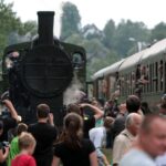 W miniony weekend w Skansenie Taboru Kolejowego w Chabówce odbyła się 10., jubileuszowa „Parowozjada”. Na tory wyjechały nie tylko napędzane parą lokomotywy, ale również zabytkowe wagony. Podczas dwudniowej imprezy można było podziwiać nie tylko parowozy, ale również wybrać się w podróż pociągiem retro. Tras było kilka, między innymi z Chabówki do Zakopanego / Robert Felczak / Radio Kielce