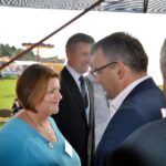 Dożynki powiatu kieleckiego w Bielinach - odznaczenie odbiera Ewa Okońska / Radio Kielce